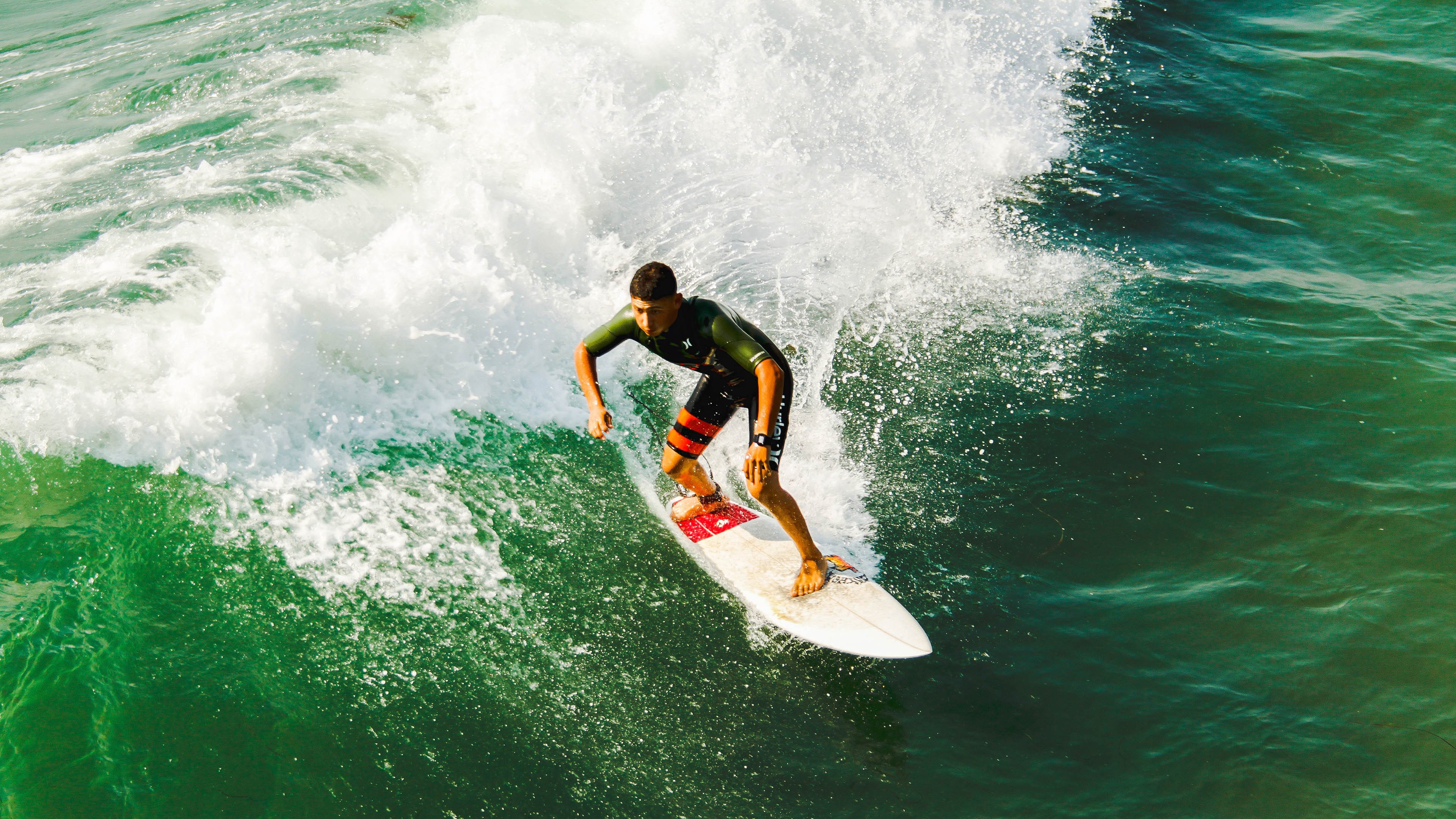 _光影飞轮：在都市夜晚感受速度与艺术_，光影穿梭机百家号